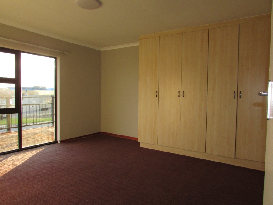 To Let 3 Bedroom Property for Rent in Langenhovenpark Free State